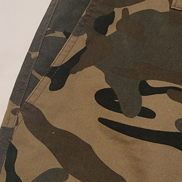 FOREVER 21 MEN CAMOUFLAGE SHORTS - Picture 7 of 10